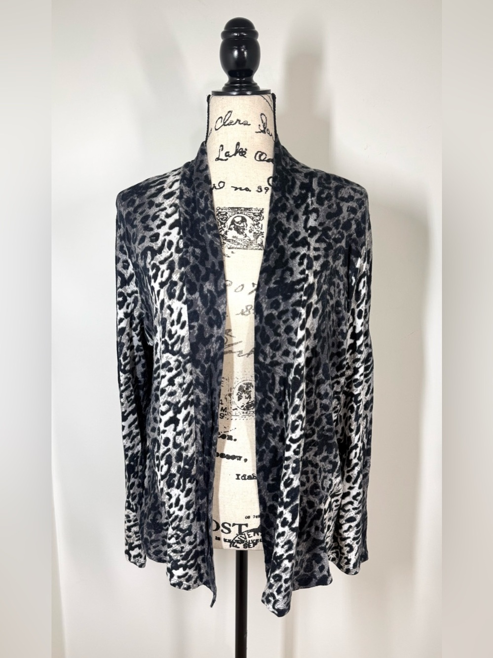 Chico's Black & Gray Snow Leopard Print Open Front Cardigan Sweater 2 Large Soft